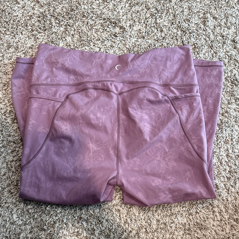 Elegant Lavender Women's Leggings - Picture 3 of 4